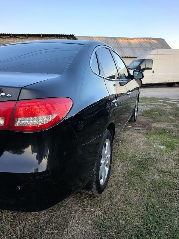 Продам хундай элантра год выпуска 2010 1.6 бензин коробка автомат пробег 240 тыс коробка и мотор работает отлично контрактный стоит машина техническа в хорошем состоянии, абсолютно без вложений. электропривод. обогрев передних сидений. стеклоподъёмники передние и задние. климат, кондиционер работает отлично. новая оптика камера заднего вида доводчики всех стёкол установлена сигнализация с автозапуском. машина находиться в мариуполе я собственник +7 949 613 48 02 цена 770 тысяч хороший торг. срочно нужны деньги. красивый номер в подарок) 📲 tg: анар 📞 звоните: +7(949)6134802 - фотография - 5