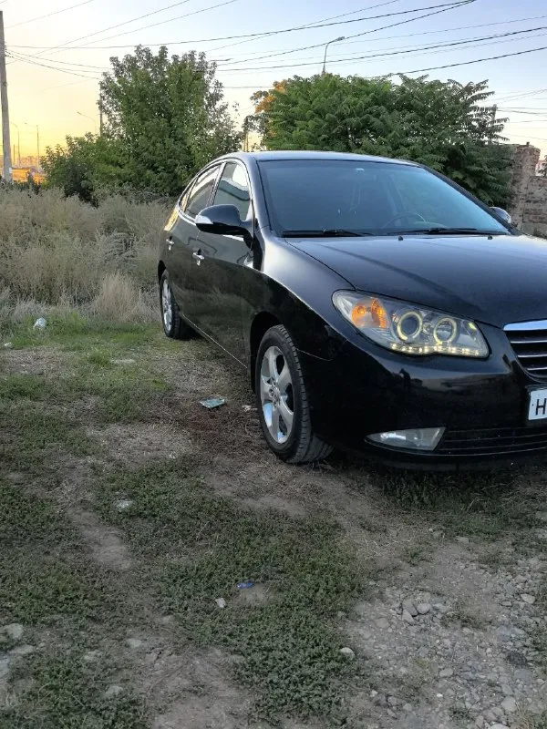 Продам хундай элантра год выпуска 2010 1.6 бензин коробка автомат пробег 240 тыс коробка и мотор работает отлично контрактный стоит машина техническа в хорошем состоянии, абсолютно без вложений. электропривод. обогрев передних сидений. стеклоподъёмники передние и задние. климат, кондиционер работает отлично. новая оптика камера заднего вида доводчики всех стёкол установлена сигнализация с автозапуском. машина находиться в мариуполе я собственник +7 949 613 48 02 цена 770 тысяч хороший торг. срочно нужны деньги. красивый номер в подарок) 📲 tg: анар 📞 звоните: +7(949)6134802 - фотография - 8