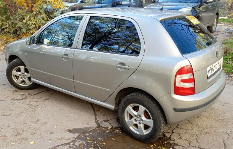 Продам skoda fabia ( skoda фабия) 2006 г. 1,2 бензин. диски литые r 14 на хорошей зимней резине. мкп... - фотография