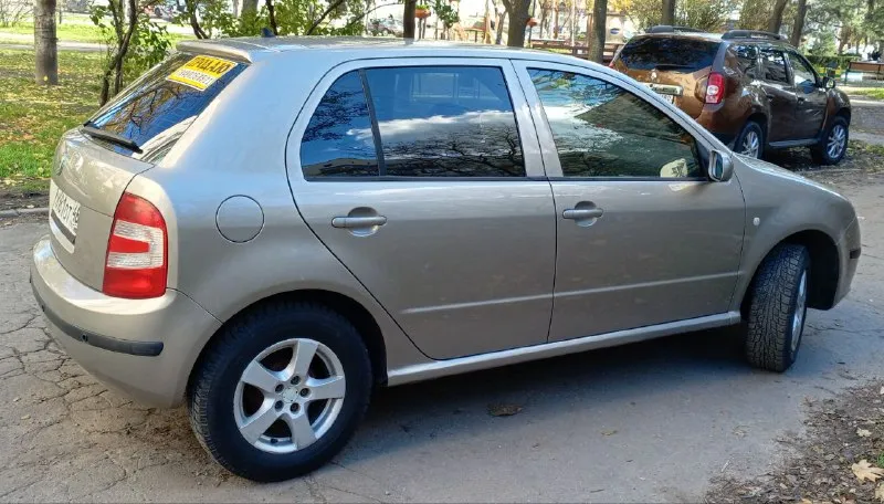 Продам skoda fabia ( skoda фабия) 2006 г. 1,2 бензин. диски литые r 14 на хорошей зимней резине. мкпп-5. кондиционер, гур, airbag, abs, epc, цз, подогрев зеркал, подогрев сидений, магнитола jvc, электростеклоподъемники. ‎салон, дверные карты, потолок в отличном состоянии. ‎410тыс, торг. переоформление ‎+79490358521 📲 tg: николай 📞 звоните: +7(949)0358521 - фотография - 7