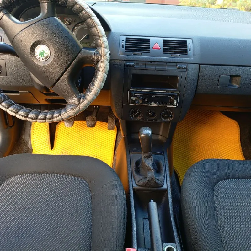 Продам skoda fabia ( skoda фабия) 2006 г. 1,2 бензин. диски литые r 14 на хорошей зимней резине. мкпп-5. кондиционер, гур, airbag, abs, epc, цз, подогрев зеркал, подогрев сидений, магнитола jvc, электростеклоподъемники. ‎салон, дверные карты, потолок в отличном состоянии. ‎410тыс, торг. переоформление ‎+79490358521 📲 tg: николай 📞 звоните: +7(949)0358521 - фотография - 8