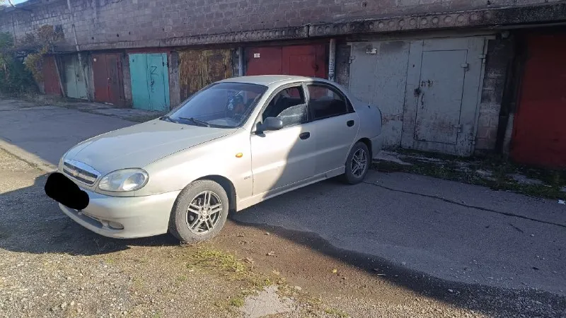 Продам chevrolet ланос 2008год, мотор 1,5,стеклоподъемники, гур, кондер, на бодром ходу, доедет куда угодно, по кузову есть рыжики, дно, пороги на месте, птс и стс есть,250т. р, +79495735348,торг у капота 📞 звоните: +7(949)5735348 - фотография - 2