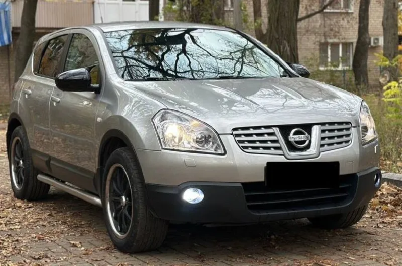 В продаже nissan qashqai 2008г ‎✅максимальная комплектация !!! ‎✅полный привод 4wd ‎✅2.0l коробка автомат ‎✅215 000 пробег ‎✅2 хозяина за всё время !!! ‎✅птс оригинал!!! ‎✅родные стекла!!! ‎✅ксенон фары заводские!! ‎✅ксенон туманки ‎✅кожаный салон ‎✅без ключевой доступ ‎✅два ключа ‎🌿зелёная автотека ‎авто в хорошем состоянии ‎обслужен!!! ‎на данный момент без вложений ‎мотор не троит, не дымит, масло не расходует. ‎коробка переключает плавно, ‎ходовая обслужена ‎по кузову без ржавчины гнили ‎дно пороги всё целое ‎комплектация:tekna pack ‎камера заднего вида ‎кожаный руль ‎климат контроль ‎круиз контроль ‎управление на руле ‎4 стеклоподъёмника ‎складывания зеркал ‎электро зеркала ‎подогрев заднего стекла ‎подогрев передних сидений ‎бортовой компьютер ‎датчик света, дождя ‎омыватель фар ‎монитор, навигация, музыка. aux, bluetooth, cd, fm ‎титан диски r18 ‎документы без штрафов, запретов, ограничений ‎продажа по дкп или мрэо ‎цена 895.000р. торг уместен!!! ‎осмотр донецк ‎+79494017806 ‎+79493977821 телеграм - фотография - 3