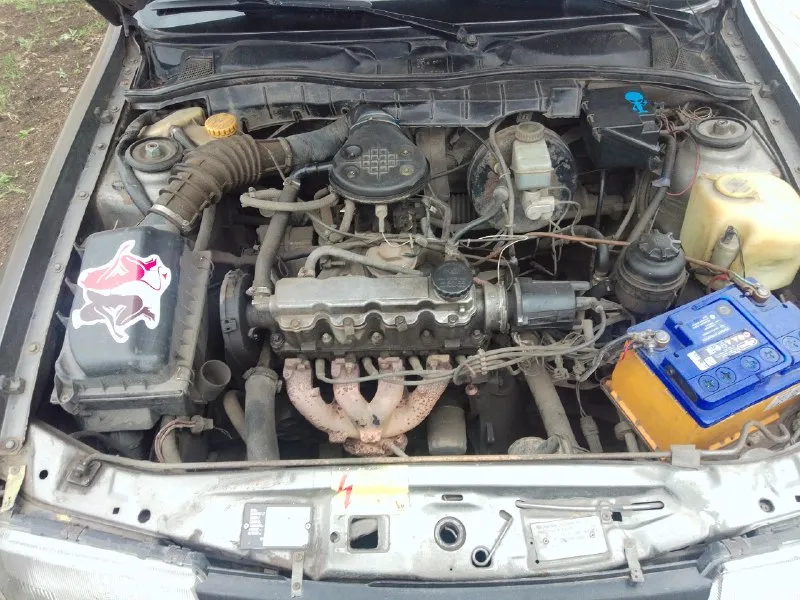 Opel вектра 1990. цена 100к торг. шахтерск. мотор 1.6 работает ровно масло не ест, кпп 5ст без нариканий, кузов в норме не гнилой. печка греет. нужно заменить термостат( есть в наличии новый). новая зимняя резина, легкосплавные диски, акб живой. по документам просрочен тп временный, можно поставить на 180 регион без права отчуждения на 5ть лет. машина в нормальном состоянии, ездила и обслуживалась все вовремя. .. цена 100к реальному торг. +7949 487 97 78 телеграмм дмитрий. шахтерск 📞 звоните: +7(949)4879778 - фотография - 7