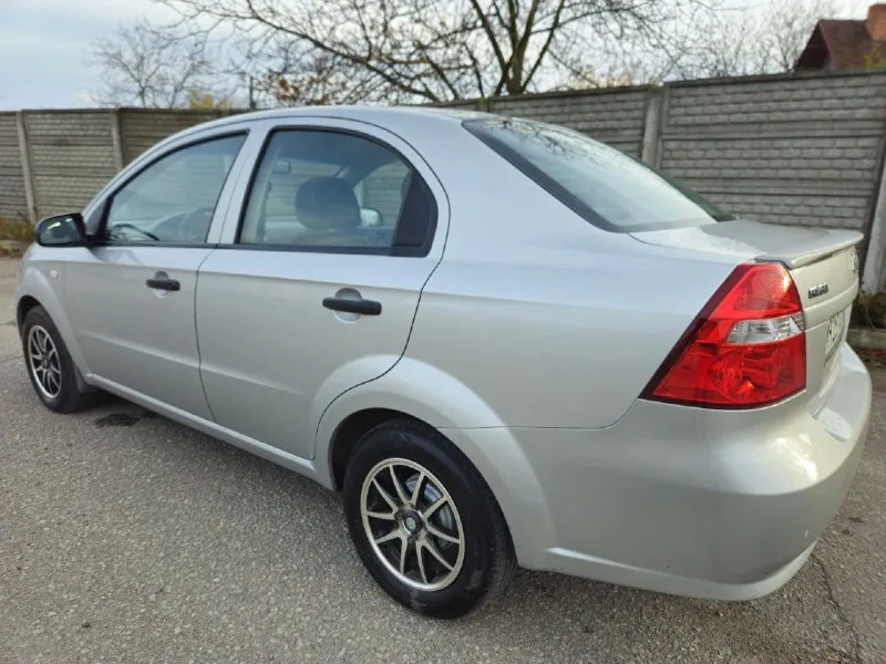 Продам. chevrolet aveo 2006г мотор 1.4 в хорошем состоянии цена 495.000р +79493634866 - фотография - 3