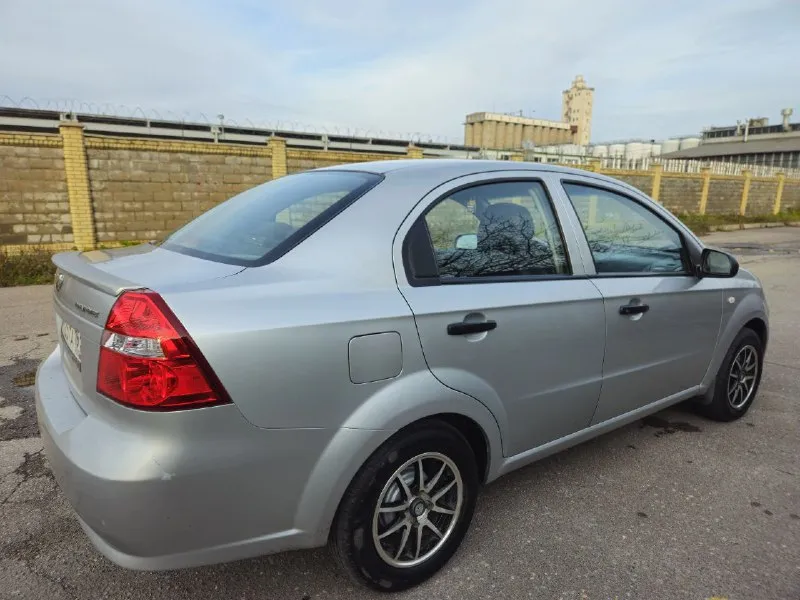 Продам. chevrolet aveo 2006г мотор 1.4 в хорошем состоянии цена 495.000р +79493634866 - фотография - 4
