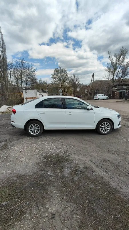 Skoda rapid 2021 цена, ₽: 1800000 пробег, км: 49 000 количество дверей: 5 поколение: ii (2019—2025)... - фотография