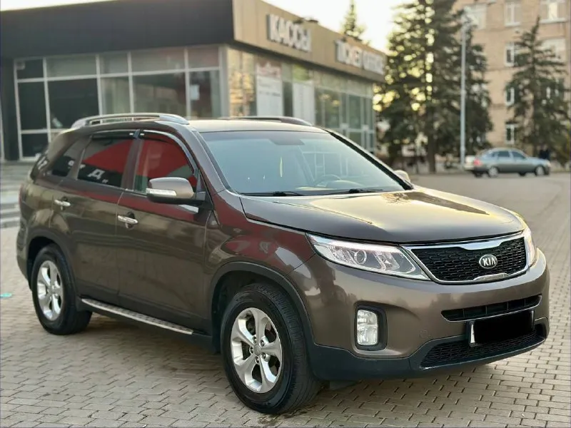 Kia sorento рестайлинг 2.4 газ/бензин 2014г автомат автомобиль весь в заводском окрасе!!! все стекла родные включая лобовое !! вписано в документы ! два ключа! есть все для комфортного вождения! парктроник, монитор андройд, подогрев сидений, климат/контроль, круиз/контроль, мульти/руль, и многое другое… с документами полный порядок!!!!! переоформление в мрэо! цена 1.490₽ все вопросы по тел+79495722131 📲 tg: дмитрий 📞 звоните: +7(949)5722131 - фотография - 1