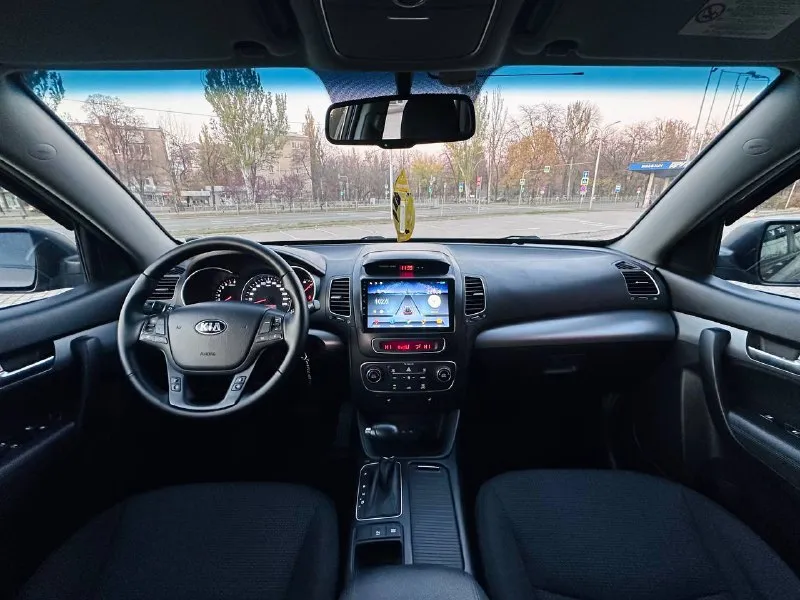 Kia sorento рестайлинг 2.4 газ/бензин 2014г автомат автомобиль весь в заводском окрасе!!! все стекла родные включая лобовое !! вписано в документы ! два ключа! есть все для комфортного вождения! парктроник, монитор андройд, подогрев сидений, климат/контроль, круиз/контроль, мульти/руль, и многое другое… с документами полный порядок!!!!! переоформление в мрэо! цена 1.490₽ все вопросы по тел+79495722131 📲 tg: дмитрий 📞 звоните: +7(949)5722131 - фотография - 8