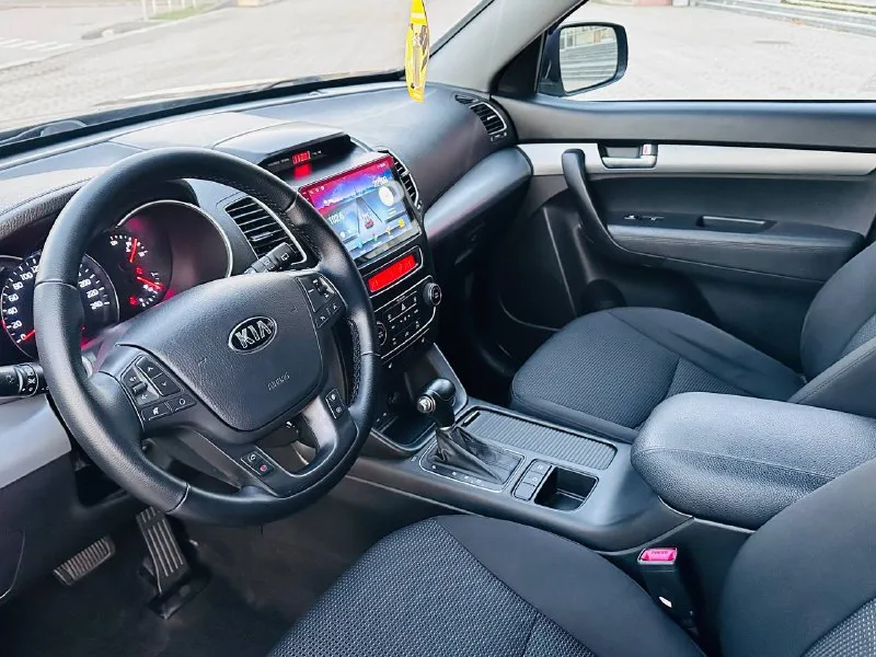 Kia sorento рестайлинг 2.4 газ/бензин 2014г автомат автомобиль весь в заводском окрасе!!! все стекла родные включая лобовое !! вписано в документы ! два ключа! есть все для комфортного вождения! парктроник, монитор андройд, подогрев сидений, климат/контроль, круиз/контроль, мульти/руль, и многое другое… с документами полный порядок!!!!! переоформление в мрэо! цена 1.490₽ все вопросы по тел+79495722131 📲 tg: дмитрий 📞 звоните: +7(949)5722131 - фотография - 9