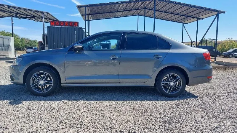 Продаю volkswagen jetta 2012года. Мотор 1.6 атмосферный на автомате. Мексиканская сборка. Пробег 180000км. Птс оригинал я второй владелец. Состояние отличное. Комплектация раздельный климат-контроль круиз-контроль подогрев передних сидений 4 стеклоподъёмника с доводчиками электро зеркала с подогревом штатная мультимедиа мультируль 2ключа, 2брелка литые диски r16 с новой зимней резиной возможен пригон на осмотр. 1 130 000 с торгом +79497151738
📞 Звоните: +7(949)7151738 - фотография - 2