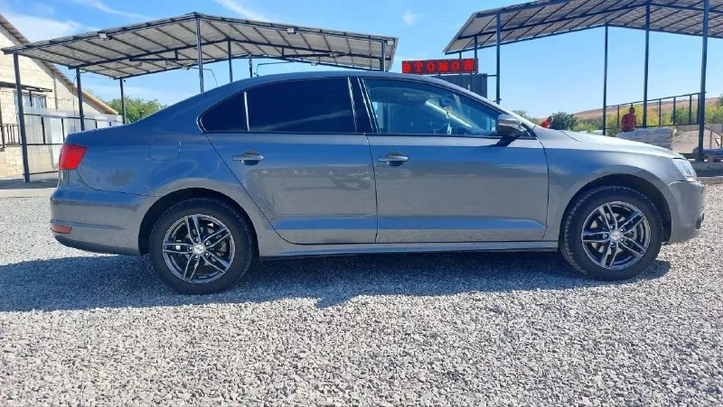 Продаю volkswagen jetta 2012года. Мотор 1.6 атмосферный на автомате. Мексиканская сборка. Пробег 180000км. Птс оригинал я второй владелец. Состояние отличное. Комплектация раздельный климат-контроль круиз-контроль подогрев передних сидений 4 стеклоподъёмника с доводчиками электро зеркала с подогревом штатная мультимедиа мультируль 2ключа, 2брелка литые диски r16 с новой зимней резиной возможен пригон на осмотр. 1 130 000 с торгом +79497151738
📞 Звоните: +7(949)7151738 - фотография - 5