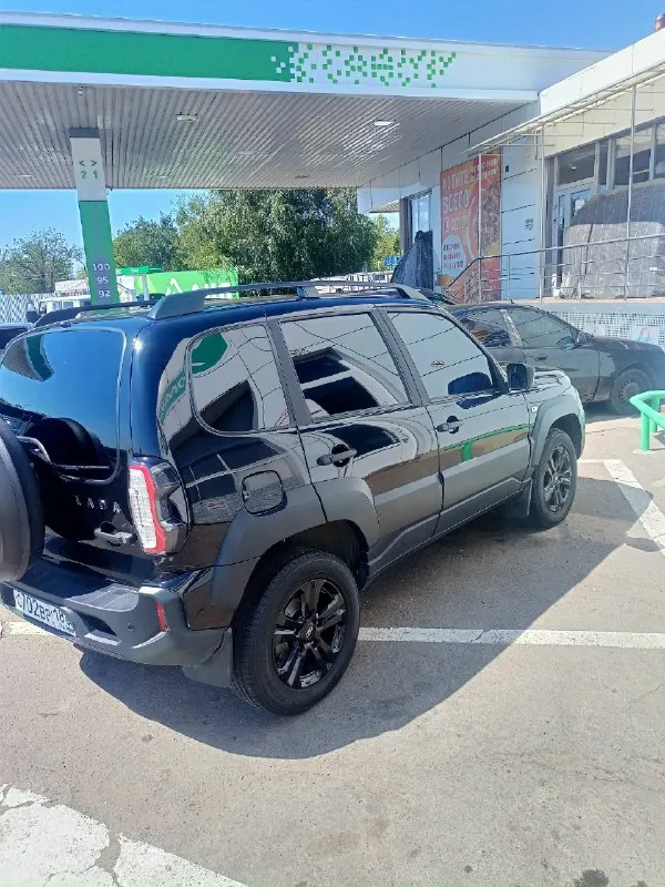 Продам ваз нива тревел, ноябрь 2023, комплектация блэк, подогрев передних сидения, абс, гур, кондиционер, мультимедиа, круиз, пробег 26000, цена 125000. 89495214225 📞 звоните: +7(949)5214225 - фотография - 4