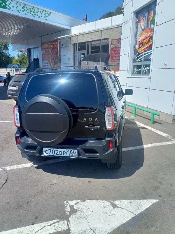 Продам ваз нива тревел, ноябрь 2023, комплектация блэк, подогрев передних сидения, абс, гур, кондиционер, мультимедиа, круиз, пробег 26000, цена 125000. 89495214225 📞 звоните: +7(949)5214225 - фотография - 5