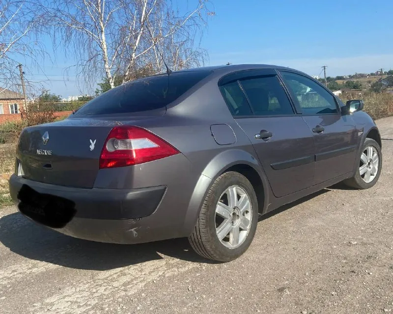 Продам личный автомобиль renault меган 2, двигатель 1,4 v 1,6. год выпуска 2005. кпп механика. запуск start/stop. кондиционер заправлен. пробег 216 тыс. км 💰цена 625 000 руб автомобиль местный в хорошем состоянии, кузов оцинкованный в родном окрасе, стекла родные (включая лобовое), дно и пороги без гнили и ржавчины. стоит газ пропан евро-4, вписан в тех. паспорт. ходовая часть обслужена, мотор и коробка работают отлично. находится в мариуполе. телефон для связи +79495809500, возможен торг 📲 tg: оксана 📞 звоните: +7(949)5809500 - фотография - 5