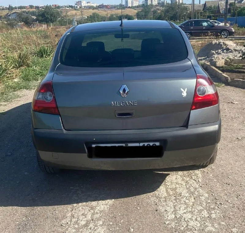 Продам личный автомобиль renault меган 2, двигатель 1,4 v 1,6. год выпуска 2005. кпп механика. запуск start/stop. кондиционер заправлен. пробег 216 тыс. км 💰цена 625 000 руб автомобиль местный в хорошем состоянии, кузов оцинкованный в родном окрасе, стекла родные (включая лобовое), дно и пороги без гнили и ржавчины. стоит газ пропан евро-4, вписан в тех. паспорт. ходовая часть обслужена, мотор и коробка работают отлично. находится в мариуполе. телефон для связи +79495809500, возможен торг 📲 tg: оксана 📞 звоните: +7(949)5809500 - фотография - 6