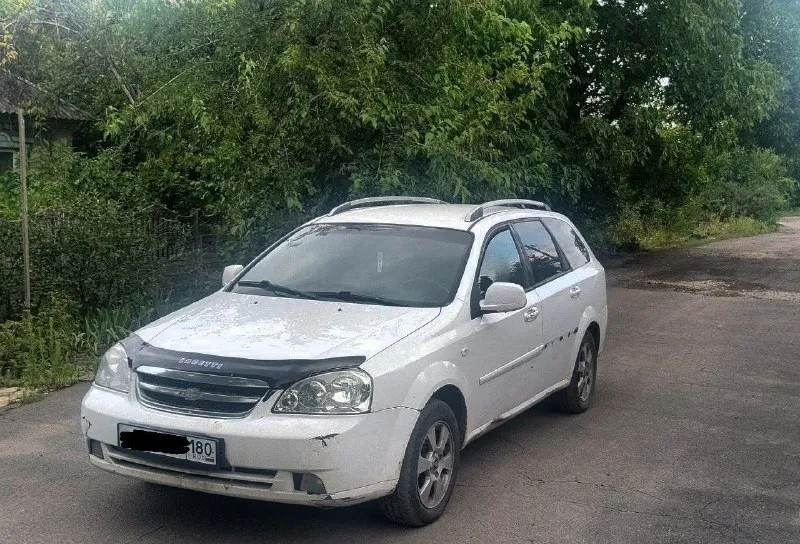 Продам chevrolet лачетти универсал 2011 года мотор 1.6 тяга отличная масло не берёт компликация полн... - фотография