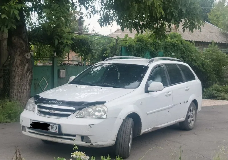 Продам chevrolet лачетти универсал 2011 года мотор 1.6 тяга отличная масло не берёт компликация полная я собственник хороший вариант для перекупа недочёты видны на фото езжу каждый день заниматься времени нету на езду не влияет цена 390.000 торг номер для связи +79494562636 осмотр макеевка 📞 звоните: +7(949)4562636 - фотография - 5