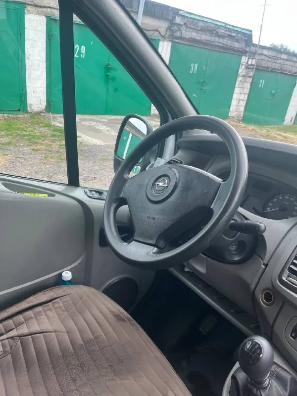 Продам opel виваро 2007 г. в пробег 285к, объем 2.5, машина полностью обслужена, поменян ремень грм, ремень генератора, заменено масло с фильтрами, кондер заправлен, машина приехала с германии на немецких номерах, состояние достойное 1 300 000, осмотр г. донецк, +79493393375 📞 звоните: +7(949)3393375 - фотография - 4