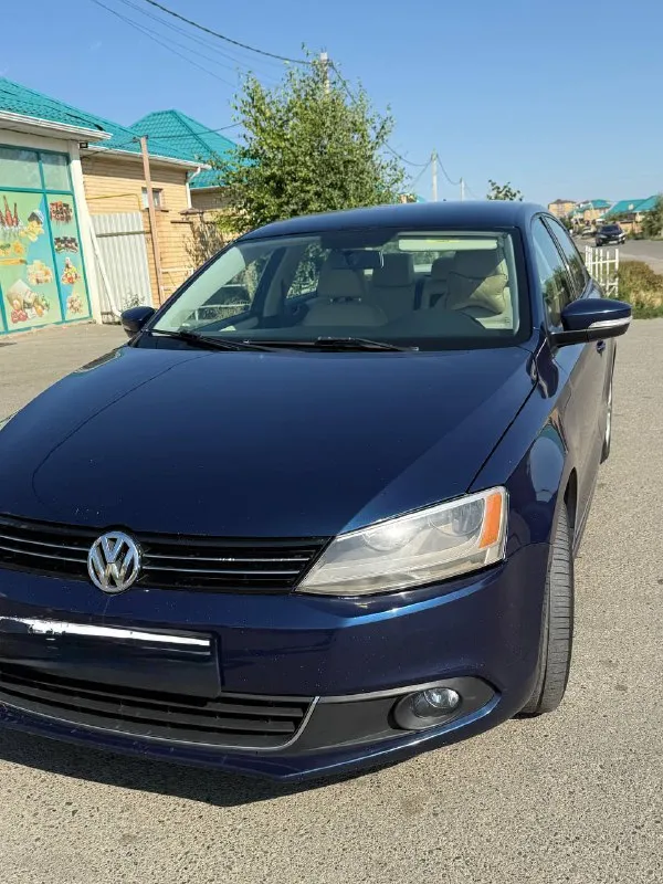 Продается volkswagen jetta 2.5л 2011 год
-Пробег: 115.000 км
-Все стекла заводские включая лобовое
-Мотор и коробка работают идеально никаких нареканий нету
-Стоит новая зимняя резина
-Я 1 собственник в рф
-Салон в хорошем состояние
-По кузову пару царапин
Комплектация se
-Салон кожа
-Камера заднего вида
-Кондиционер
-Подогрев сидений
-Подогрев зеркал
-Круиз контроль
Осмотр : донецк
Тел: +7 (989) 267-37-79
Цена : 1 200 000 руб + разумный торг - фотография - 1