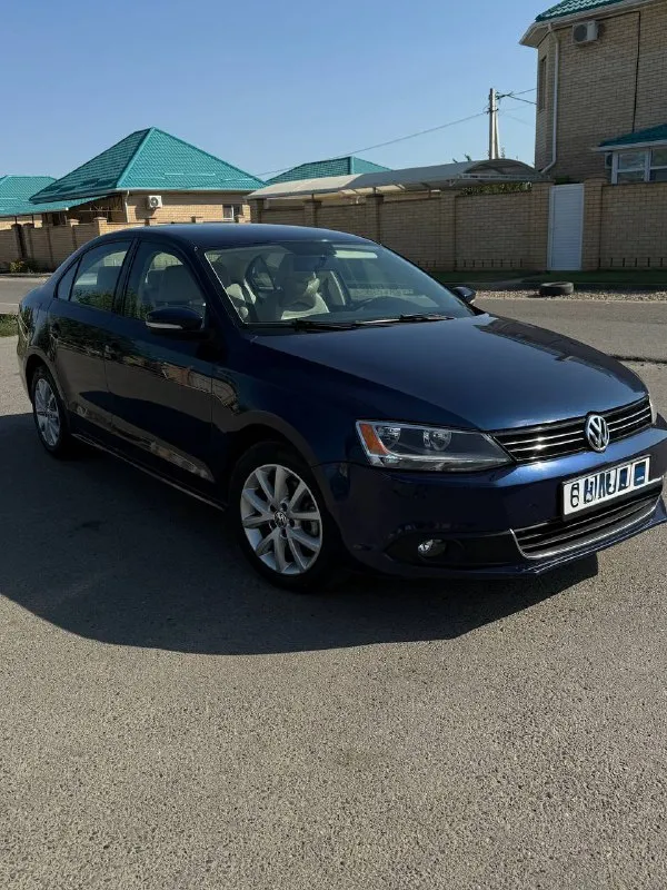 Продается volkswagen jetta 2.5л 2011 год
-Пробег: 115.000 км
-Все стекла заводские включая лобовое
-Мотор и коробка работают идеально никаких нареканий нету
-Стоит новая зимняя резина
-Я 1 собственник в рф
-Салон в хорошем состояние
-По кузову пару царапин
Комплектация se
-Салон кожа
-Камера заднего вида
-Кондиционер
-Подогрев сидений
-Подогрев зеркал
-Круиз контроль
Осмотр : донецк
Тел: +7 (989) 267-37-79
Цена : 1 200 000 руб + разумный торг - фотография - 4