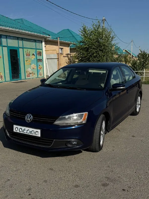 Продается volkswagen jetta 2.5л 2011 год
-Пробег: 115.000 км
-Все стекла заводские включая лобовое
-Мотор и коробка работают идеально никаких нареканий нету
-Стоит новая зимняя резина
-Я 1 собственник в рф
-Салон в хорошем состояние
-По кузову пару царапин
Комплектация se
-Салон кожа
-Камера заднего вида
-Кондиционер
-Подогрев сидений
-Подогрев зеркал
-Круиз контроль
Осмотр : донецк
Тел: +7 (989) 267-37-79
Цена : 1 200 000 руб + разумный торг - фотография - 5