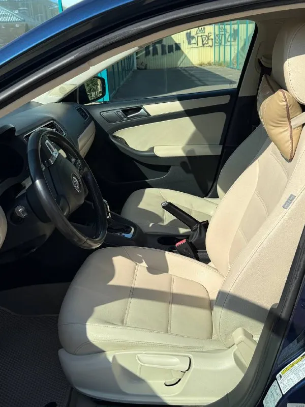 Продается volkswagen jetta 2.5л 2011 год
-Пробег: 115.000 км
-Все стекла заводские включая лобовое
-Мотор и коробка работают идеально никаких нареканий нету
-Стоит новая зимняя резина
-Я 1 собственник в рф
-Салон в хорошем состояние
-По кузову пару царапин
Комплектация se
-Салон кожа
-Камера заднего вида
-Кондиционер
-Подогрев сидений
-Подогрев зеркал
-Круиз контроль
Осмотр : донецк
Тел: +7 (989) 267-37-79
Цена : 1 200 000 руб + разумный торг - фотография - 6