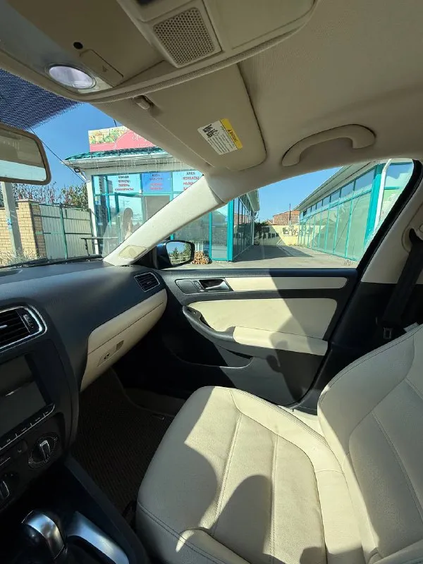 Продается volkswagen jetta 2.5л 2011 год
-Пробег: 115.000 км
-Все стекла заводские включая лобовое
-Мотор и коробка работают идеально никаких нареканий нету
-Стоит новая зимняя резина
-Я 1 собственник в рф
-Салон в хорошем состояние
-По кузову пару царапин
Комплектация se
-Салон кожа
-Камера заднего вида
-Кондиционер
-Подогрев сидений
-Подогрев зеркал
-Круиз контроль
Осмотр : донецк
Тел: +7 (989) 267-37-79
Цена : 1 200 000 руб + разумный торг - фотография - 7