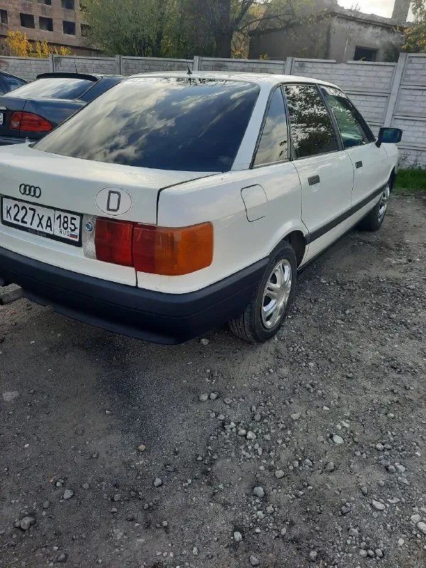 Продам audi 80 б3 1.6 бензин 1987 года. машина в хорошем состоянии. двигатель делался, масло, фильтра, ремни поменяны, шрузы, шаровые, подушки двигателя новые. гнили нет, днище целое. коробка пятиступка. резина летняя с хорошим остатком.270 тысяч торг. +79497273417 📲 tg: руслан 📞 звоните: +7(949)7273417 - фотография - 1