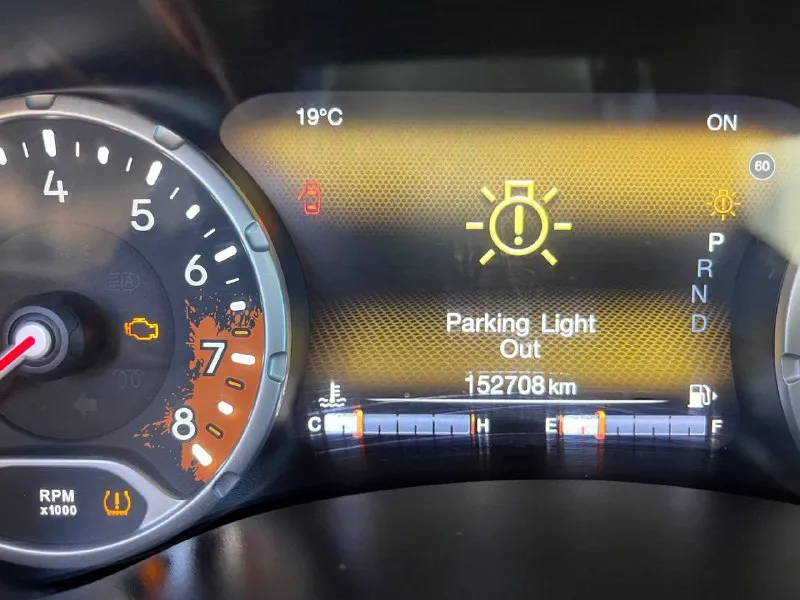 Jeep renegade. 2016 год. 2.4 пробег родной. продажа от собственника. цена 1300000. все вопросы по телефону +79496017019 📲 tg: макс 📞 звоните: +7(949)6017019 - фотография - 8