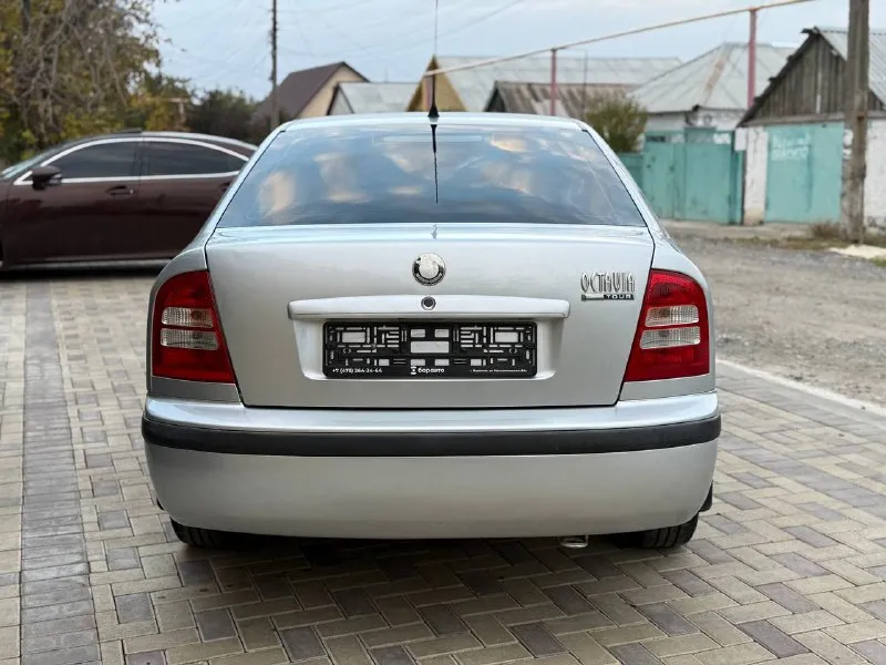 Продам skoda в очень хорошем состоянии таких шкод очень мало в таком состоянии кузов весь в заводском окрасе за исключением одной детали были сколы на капоте. салон в отличном состоянии кузов обесшумлен стоит хорошая музыка камера заднего вида климат работает авто до первого клиента кто ищет живую шкоду. если вы из далека могу снять видео обзор с толщиномером. остальные вопросы по телефону 🚗марка skoda октавия ⚙️ 1.6 бензин 📦коробка механика 🏃‍♂️‍➡️пробег 240 тысяч родной 📅год выпуска 2008 💶цена 695 тыс рублей ☎️тел +79497257498 📲 tg: петя белаш 📞 звоните: +7(949)7257498 - фотография - 4