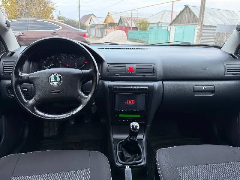 Продам skoda в очень хорошем состоянии таких шкод очень мало в таком состоянии кузов весь в заводском окрасе за исключением одной детали были сколы на капоте. салон в отличном состоянии кузов обесшумлен стоит хорошая музыка камера заднего вида климат работает авто до первого клиента кто ищет живую шкоду. если вы из далека могу снять видео обзор с толщиномером. остальные вопросы по телефону 🚗марка skoda октавия ⚙️ 1.6 бензин 📦коробка механика 🏃‍♂️‍➡️пробег 240 тысяч родной 📅год выпуска 2008 💶цена 695 тыс рублей ☎️тел +79497257498 📲 tg: петя белаш 📞 звоните: +7(949)7257498 - фотография - 6