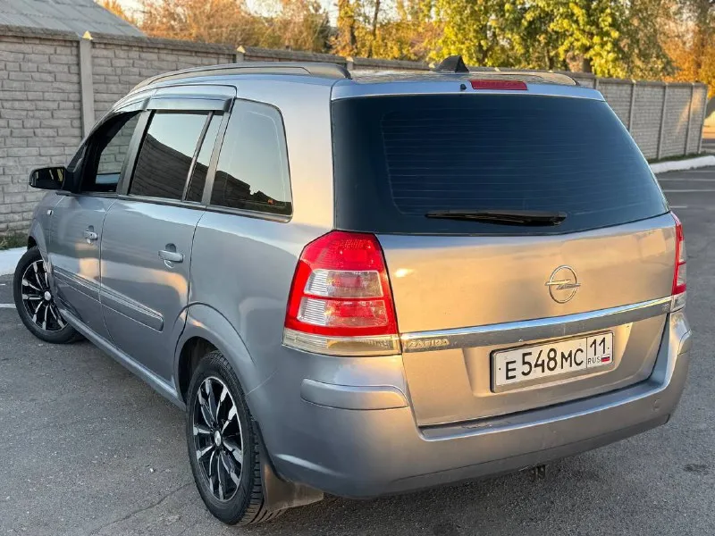 🚀 цена: 550к торг продам opel zafira b год: 2006 объём: 1.8 авто в хорошем состоянии двигатель без нареканий, не троит, работает ровно кпп не хрустит не вылетает кузов все как на фото 📝авто в хорошей комплектации подогрев сидений, кондиционер, эл. зеркала, мультируль, сигнализация, центральный замок, андроид монитор музыка играет хорошо осмотр донецк юридически чистая, любое переоформление доп. фото и видеообзор скину в лс 📲- +7 949 607-26-37 📲 tg: @n1kolay01 📞 звоните: +7(949)6072637 - фотография - 2