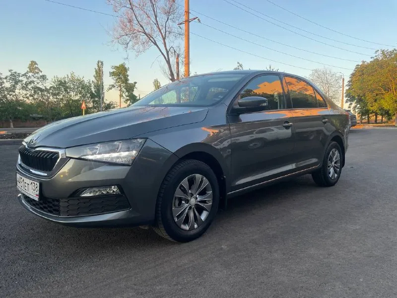 Продам skoda rapid 1.6 механика 2021г. 23 000 пробег с салона в одних руках сервисная книжка со всеми то! все обслужено вложений не требует. круиз контроль, датчик дождя, мультимедиа car play. в машине все есть для ежедневной комфортной эксплуатации. цена 1 450 000 тел. +7949 716 88 75 📲 tg: александр владимирович 📞 звоните: +7(949)7168875 - фотография - 3