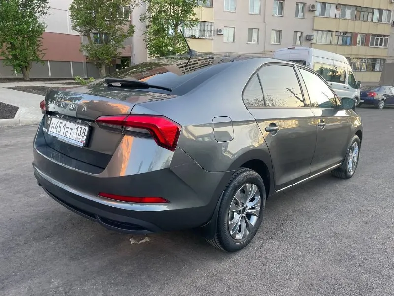 Продам skoda rapid 1.6 механика 2021г. 23 000 пробег с салона в одних руках сервисная книжка со всеми то! все обслужено вложений не требует. круиз контроль, датчик дождя, мультимедиа car play. в машине все есть для ежедневной комфортной эксплуатации. цена 1 450 000 тел. +7949 716 88 75 📲 tg: александр владимирович 📞 звоните: +7(949)7168875 - фотография - 7