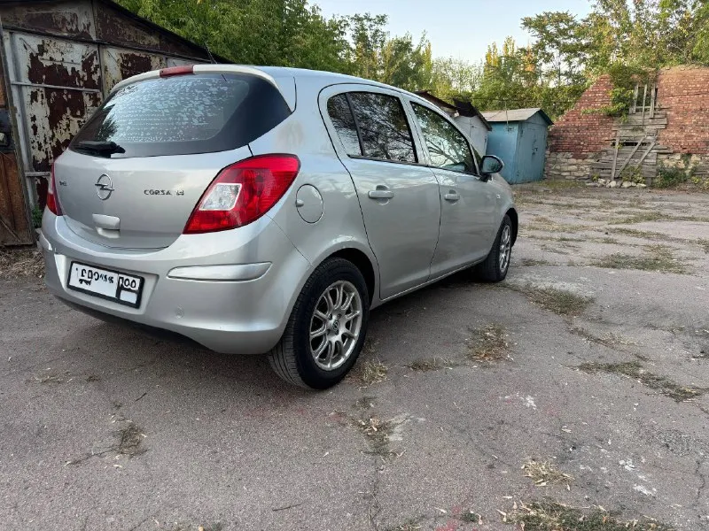 Продаю opel corsa d 2008 1.4 механика. пробег 207.000 машина в хорошем состоянии. передние стеклоподъемники двухдиновая магнитола. нареканий к мотору и коробки нет. салон в хорошем состоянии. не гнилая, дно пopоги cтaканы целые ! юридически чистая. цена 380.000 торг у капота!! машина находится в донецке. +79493161605 📲 tg: александр 📞 звоните: +7(949)3161605 - фотография - 3