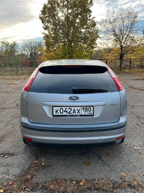 Продам ford focus 2 2005 год объем 1,6 газ/бензин пробег 266000 км. машина в хорошем техническом состоянии. ходовая часть вся перебрана, едет сбито. салон велюровый, чистый и ухоженный. установлено и вписано фирмы brc(италия). подушки все целые. установлены лед-дампы в ближний/дальний свет, светят превосходно. машина на летней новой резине, зимнюю отдам в компекте. комплектация: мультируль; круиз контроль; двух-зонный климат контроль; подогрев лобового, заднего стекла и зеркал; датчик дождя; abs, esp; подогрев сидений; 4 эсп с доводчиками стекол; музыка sony, играет очень достойно; bluetooth, cd; зеркало заднего вида с автозатемнением; цена 610000р. торг у капота. +79497305406 📞 звоните: +7(949)7305406 - фотография - 3