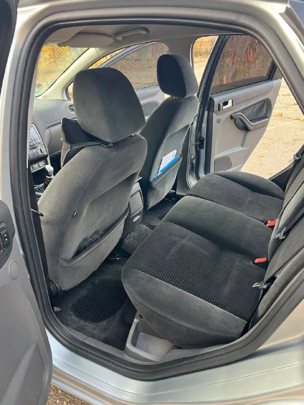 Продам ford focus 2 2005 год объем 1,6 газ/бензин пробег 266000 км. машина в хорошем техническом состоянии. ходовая часть вся перебрана, едет сбито. салон велюровый, чистый и ухоженный. установлено и вписано фирмы brc(италия). подушки все целые. установлены лед-дампы в ближний/дальний свет, светят превосходно. машина на летней новой резине, зимнюю отдам в компекте. комплектация: мультируль; круиз контроль; двух-зонный климат контроль; подогрев лобового, заднего стекла и зеркал; датчик дождя; abs, esp; подогрев сидений; 4 эсп с доводчиками стекол; музыка sony, играет очень достойно; bluetooth, cd; зеркало заднего вида с автозатемнением; цена 610000р. торг у капота. +79497305406 📞 звоните: +7(949)7305406 - фотография - 7