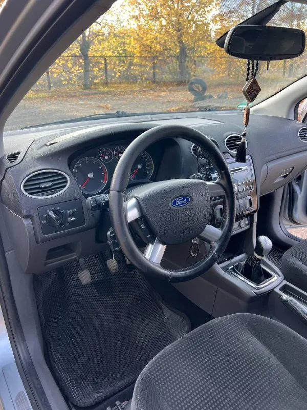 Продам ford focus 2 2005 год объем 1,6 газ/бензин пробег 266000 км. машина в хорошем техническом состоянии. ходовая часть вся перебрана, едет сбито. салон велюровый, чистый и ухоженный. установлено и вписано фирмы brc(италия). подушки все целые. установлены лед-дампы в ближний/дальний свет, светят превосходно. машина на летней новой резине, зимнюю отдам в компекте. комплектация: мультируль; круиз контроль; двух-зонный климат контроль; подогрев лобового, заднего стекла и зеркал; датчик дождя; abs, esp; подогрев сидений; 4 эсп с доводчиками стекол; музыка sony, играет очень достойно; bluetooth, cd; зеркало заднего вида с автозатемнением; цена 610000р. торг у капота. +79497305406 📞 звоните: +7(949)7305406 - фотография - 8