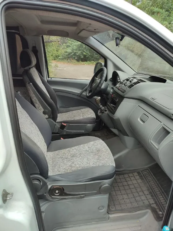 Продам mercedes вито 2,2 115 150 л. с механика 2006года, пассажир 6+1 масло не ест турбина кулиса кпп помпа свечи накаливания стартер аккумулятор резина зимняя новые, печка кондиционер работает продажа от собственника последние 9лет в одной семье, в перевозках не участвовал штрафов и залогов нет документы в порядке продажа от собственника цена 1350000 руб тел+79496195975 📲 tg: александр 7602 📞 звоните: +7(949)6195975 - фотография - 4