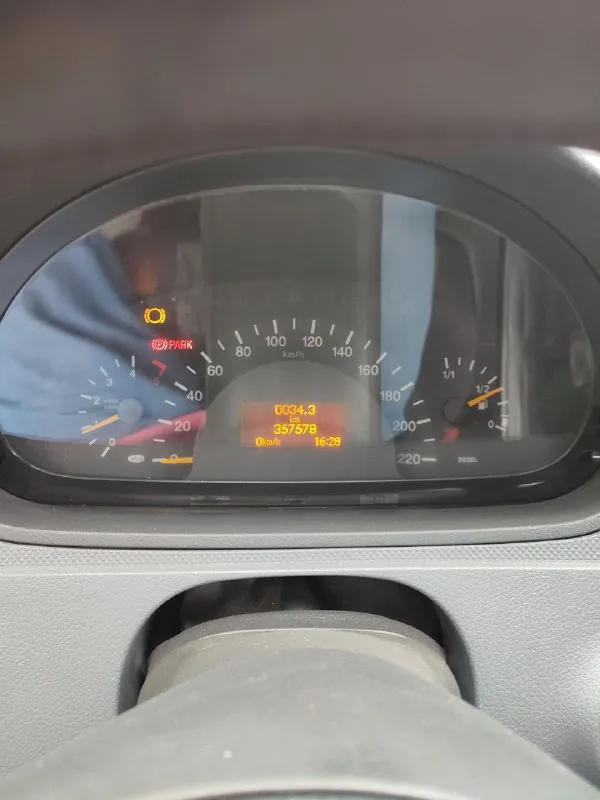 Продам mercedes вито 2,2 115 150 л. с механика 2006года, пассажир 6+1 масло не ест турбина кулиса кпп помпа свечи накаливания стартер аккумулятор резина зимняя новые, печка кондиционер работает продажа от собственника последние 9лет в одной семье, в перевозках не участвовал штрафов и залогов нет документы в порядке продажа от собственника цена 1350000 руб тел+79496195975 📲 tg: александр 7602 📞 звоните: +7(949)6195975 - фотография - 6