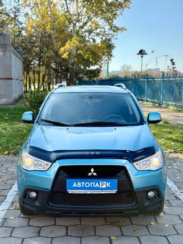 Mitsubishi asx 💰цена: 880 000р 🏢город: мариуполь 📅год выпуска: 2010 🧾пробег: 199 098 км. ⚙️двигатель: 1.8 ⛽топливо: бензин ⚙️кпп: автомат 📞 телефон: +7-949-727-41-51 +7-949-551-91-52 +7-989-263-55-56 💾 описание: mitsubishi asx — компактный японский кроссовер ✅ 3 владельца, птс оригинал ✅ южная эксплуатация. ✅ техническая часть на 5+ ✅ оригинальный пробег. ✅ салон как новый. ✅ отличная комплектация: ❄️ кондиционер, подогрев сидений, гур, abs, мультируль, парктроник, центральный замок, магнитола с камерой заднего вида, хорошая летняя резина. улица шевченко 2️⃣6️⃣9️⃣ 🏦 возможна продажа в кредит по двум документам. - фотография - 2