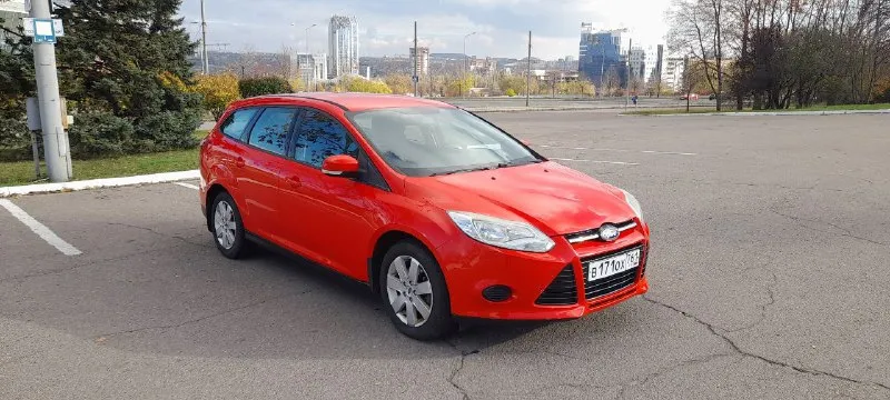 Продам ford focus 3, 2014г. в., родной пробег 215т. км. , двигатель 1.6. техническая часть автомобиля и кузов на отлично. двигатель работает ровно, не тарахтит. коробка без нареканий. просторный салон-трансформер. задние сиденья складываются в ровный пол. стёкла все родные. комплектация: кондиционер, эл. зеркала с подогревом, подогрев сидений, лобовое с подогревом, усилитель руля, передние эл. стеклоподъемники, abs, помощь на подъёме и т. д. все системы автомобиля работают исправно, никаких нареканий нет. по документам без всяких запретов и ограничений. ежедневно за рулем. цена - 740000р. торг возле автомобиля. обмен не интересует. г. донецк +79494849002 - фотография - 2