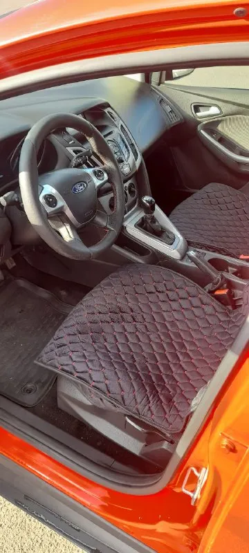 Продам ford focus 3, 2014г. в., родной пробег 215т. км. , двигатель 1.6. техническая часть автомобиля и кузов на отлично. двигатель работает ровно, не тарахтит. коробка без нареканий. просторный салон-трансформер. задние сиденья складываются в ровный пол. стёкла все родные. комплектация: кондиционер, эл. зеркала с подогревом, подогрев сидений, лобовое с подогревом, усилитель руля, передние эл. стеклоподъемники, abs, помощь на подъёме и т. д. все системы автомобиля работают исправно, никаких нареканий нет. по документам без всяких запретов и ограничений. ежедневно за рулем. цена - 740000р. торг возле автомобиля. обмен не интересует. г. донецк +79494849002 - фотография - 4