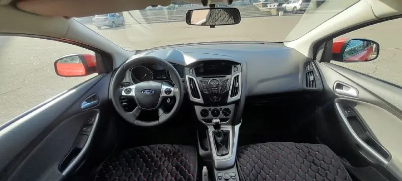 Продам ford focus 3, 2014г. в., родной пробег 215т. км. , двигатель 1.6. техническая часть автомобиля и кузов на отлично. двигатель работает ровно, не тарахтит. коробка без нареканий. просторный салон-трансформер. задние сиденья складываются в ровный пол. стёкла все родные. комплектация: кондиционер, эл. зеркала с подогревом, подогрев сидений, лобовое с подогревом, усилитель руля, передние эл. стеклоподъемники, abs, помощь на подъёме и т. д. все системы автомобиля работают исправно, никаких нареканий нет. по документам без всяких запретов и ограничений. ежедневно за рулем. цена - 740000р. торг возле автомобиля. обмен не интересует. г. донецк +79494849002 - фотография - 5