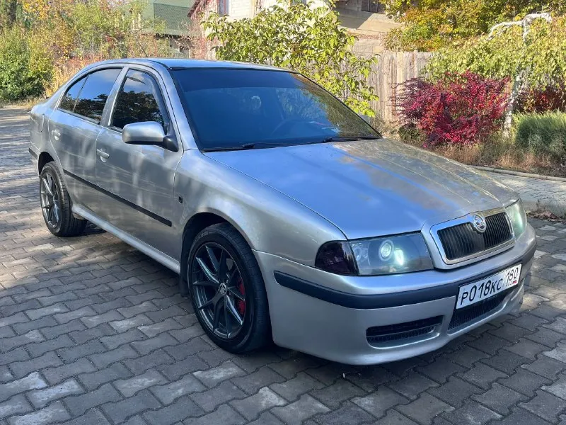 Продам skoda tur 1.8 турбо в отличном состоянии без каких либо вложений автомобиль всегда обслуживал с душой достойная музыка масло всегда матюль синтетика алькантара потолок звёздное небо машина делалась для души едит достойно без дисков дешевле зимняя резина в комплекте цена 550т руб торг г донецк +79495238838 - фотография - 2