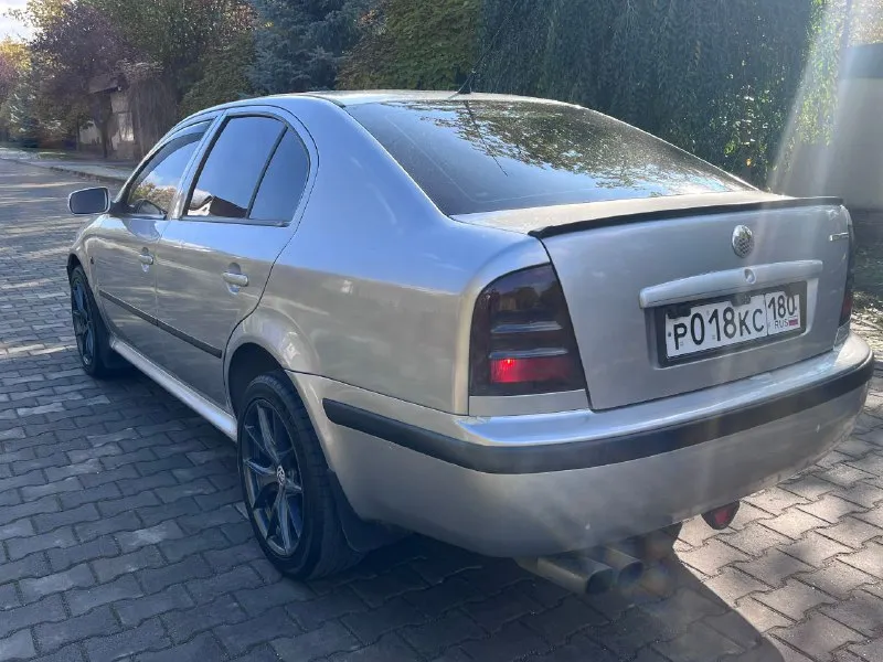 Продам skoda tur 1.8 турбо в отличном состоянии без каких либо вложений автомобиль всегда обслуживал с душой достойная музыка масло всегда матюль синтетика алькантара потолок звёздное небо машина делалась для души едит достойно без дисков дешевле зимняя резина в комплекте цена 550т руб торг г донецк +79495238838 - фотография - 5