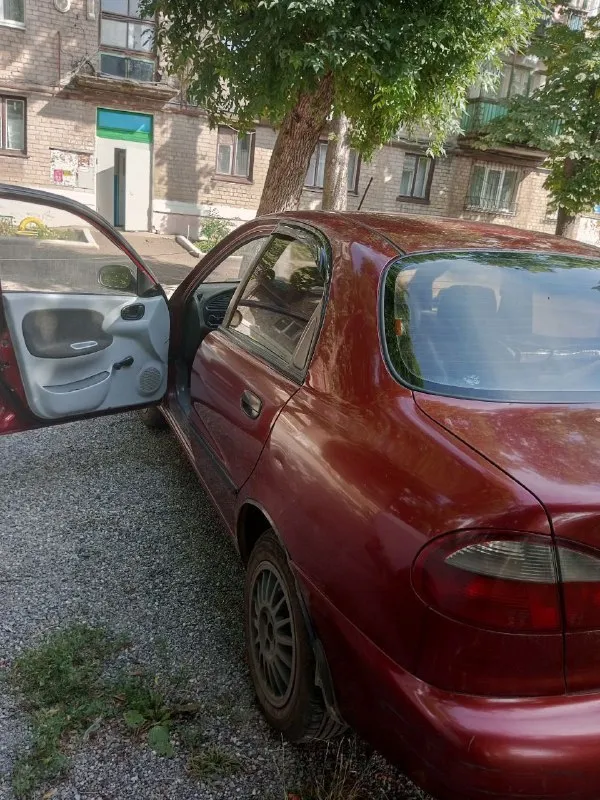 Продам zaz sens 1.3, 2004 г. в. 280000 пробега. машина полностью обслужена по ходовой части. была сделана капиталка двигателя на пробеге 150 тысяч. в фарах установлены мини led - линзы. едет бодро, коробка без нареканий. установлена стандартная музыка, играет хорошо. из минусов крышка багажника открывается только с кнопки сигнализации (нужно заменить тросс), требует замены передних крыльев (но не критично, ездить можно еще долго), все таки года берут своё. на остальные любые вопросы отвечу при встрече, либо по телефону: +7949-377-08-30 г. горловка цена за авто - 160 тыс. руб. соответственно торг приветствуется. 📲 tg: @verchenko99 📞 звоните: +7(949)3770830 - фотография - 3