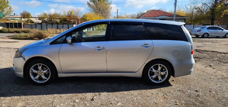 В продаже свое семейное авто, mitsubishi grandis 2004 год, коробка механика, двигатель 2,4 пол года назад поставили коробку контрактную, автомобиль едет резво и без всяких проблем, не когда не подводил, заводиться отлично, масло двигатель не кушает от замены до замены, есть косяки по кузову, ну как бы машина и не новая стоит газ пропан, не вписан так как машина ещё на днр номерах, но спокойно впишиться при поставки на наш регион, вы будете первым владельцем в стс птс много чего меняно в последнее время, все подробно расскажу и покажу при осмотре или по телефону, звоните, пишите цену вижу 700 000,первая цена в днр, торг минимальный +79496232249 феникс донецк - фотография - 4