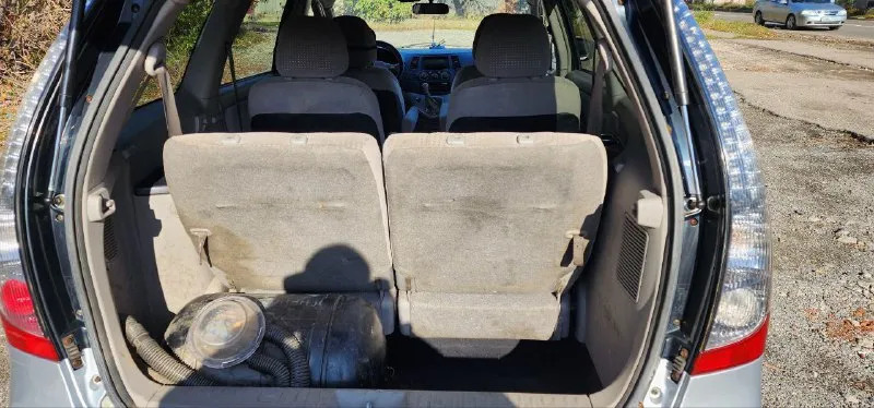 В продаже свое семейное авто, mitsubishi grandis 2004 год, коробка механика, двигатель 2,4 пол года назад поставили коробку контрактную, автомобиль едет резво и без всяких проблем, не когда не подводил, заводиться отлично, масло двигатель не кушает от замены до замены, есть косяки по кузову, ну как бы машина и не новая стоит газ пропан, не вписан так как машина ещё на днр номерах, но спокойно впишиться при поставки на наш регион, вы будете первым владельцем в стс птс много чего меняно в последнее время, все подробно расскажу и покажу при осмотре или по телефону, звоните, пишите цену вижу 700 000,первая цена в днр, торг минимальный +79496232249 феникс донецк - фотография - 9